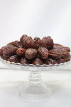 صينية كريستال صغيرة - تمر مجدول (1 كجم)