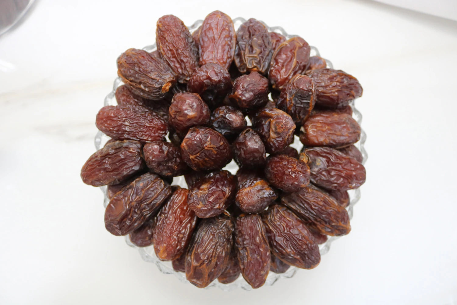 صينية كريستال صغيرة - تمر مجدول (1 كجم)