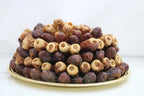 صينية التراث الذهبي - تصميم دائري مع 2 كجم من تمر المجدول في المنتصف و1 كجم من تمر الصقاي