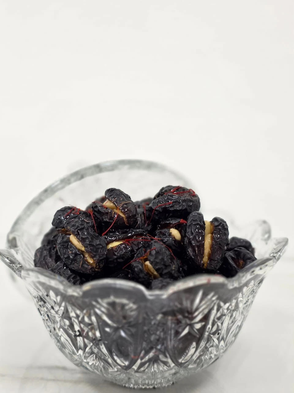 تمر أجوة فاخر مع الزعفران والعسل المحلي الطبيعي – 700 غرام