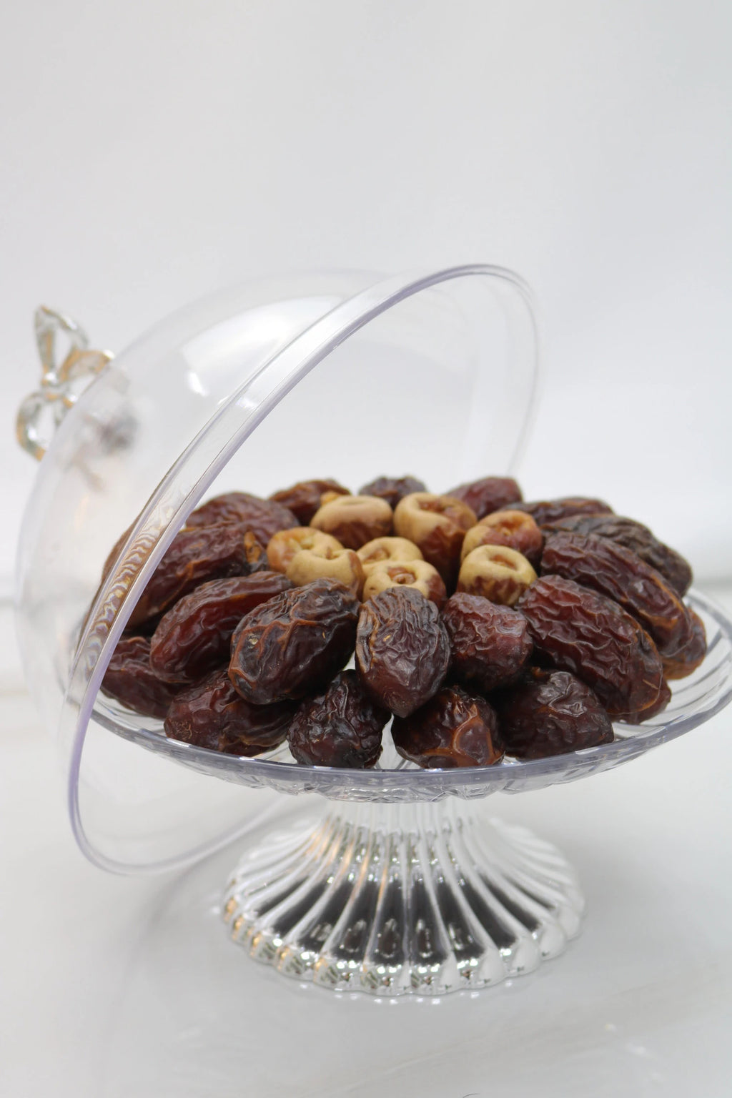 صينية أكريليك صغيرة – تمر المجهول والصقعي (الصقعي 130 جرام، المجهول 500 جرام)