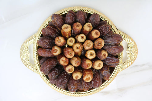 صينية التراث الذهبي - تصميم دائري صغير مع صقعي (330 جم) ومجدول (800 جم)