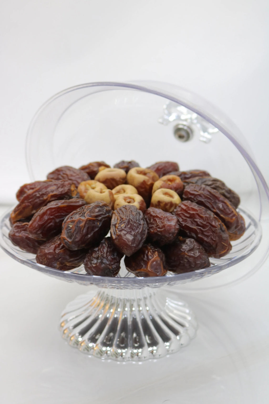 صينية أكريليك صغيرة – تمر المجهول والصقعي (الصقعي 130 جرام، المجهول 500 جرام)