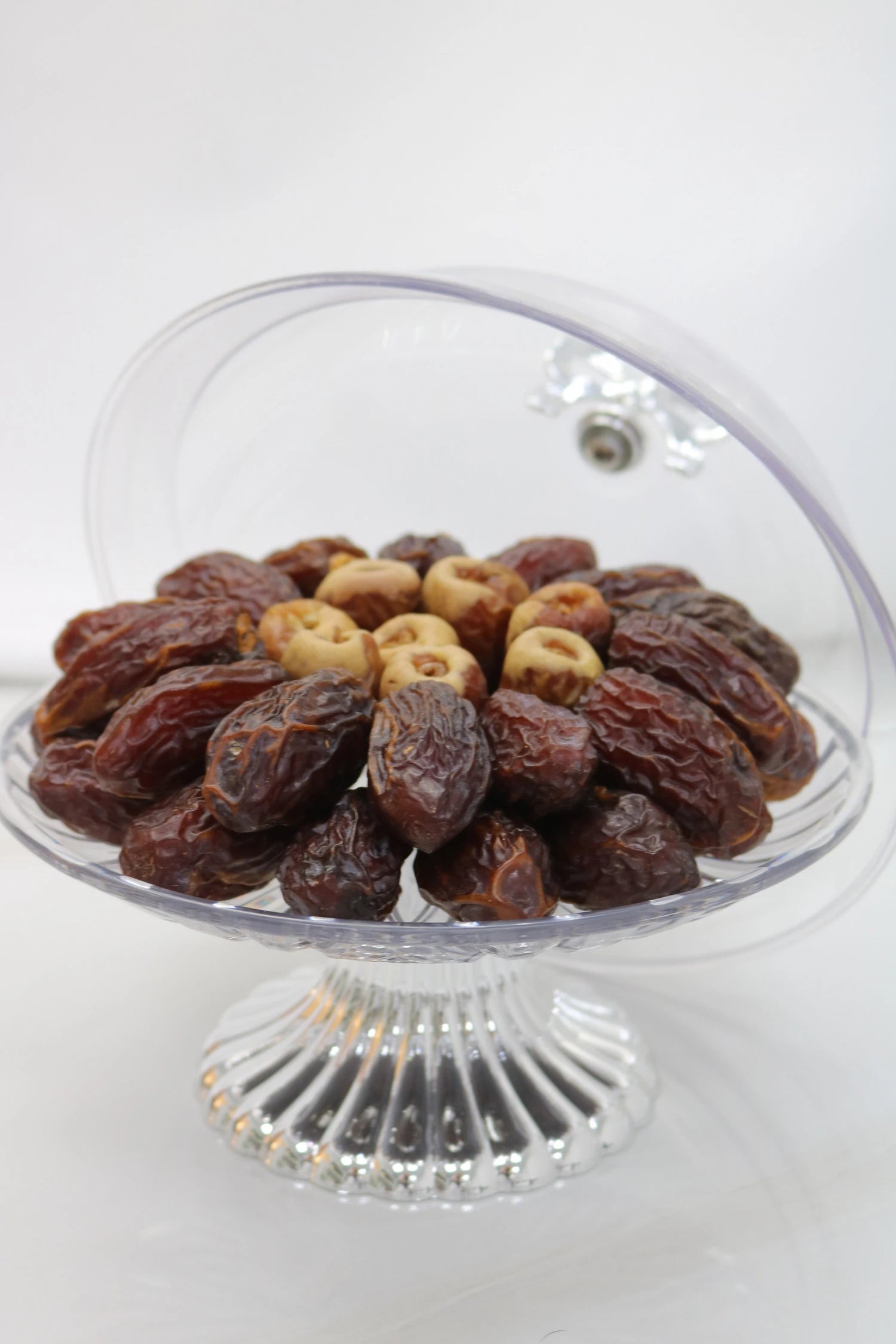 صينية أكريليك صغيرة – تمر المجهول والصقعي (الصقعي 130 جرام، المجهول 500 جرام)