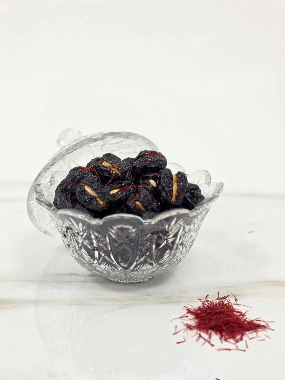 تمر أجوة فاخر مع الزعفران والعسل المحلي الطبيعي – 700 غرام